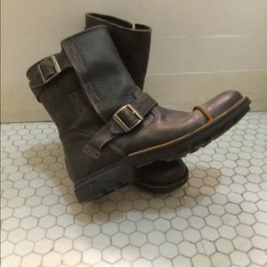 Men’s ugg boots with buckle